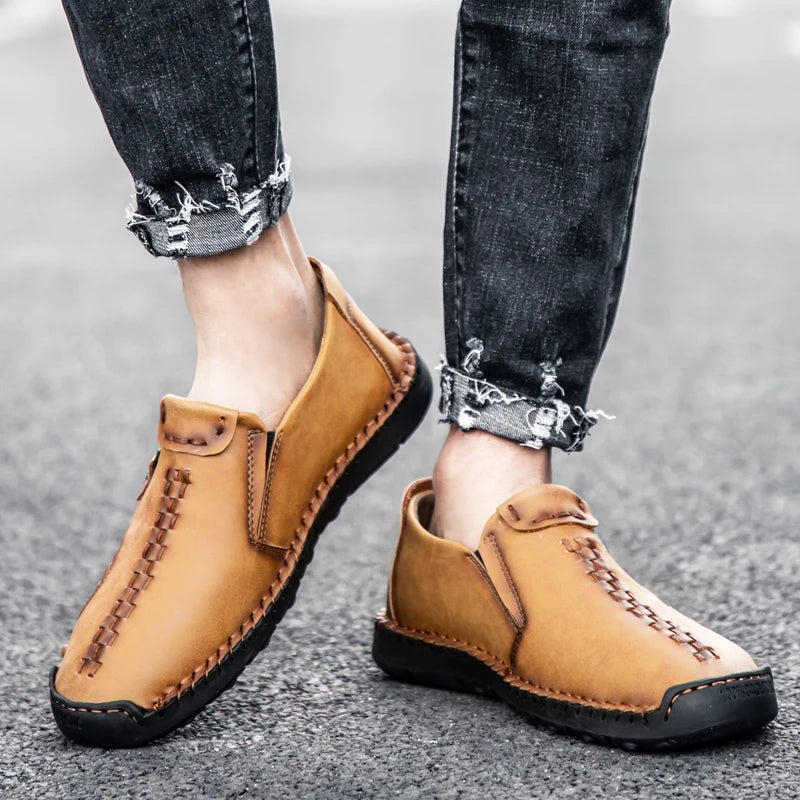 100% cowhide New large-sized men's boots Fashionable casual thick-soled breathable men's shoes Outdoor sports Chelsea boots