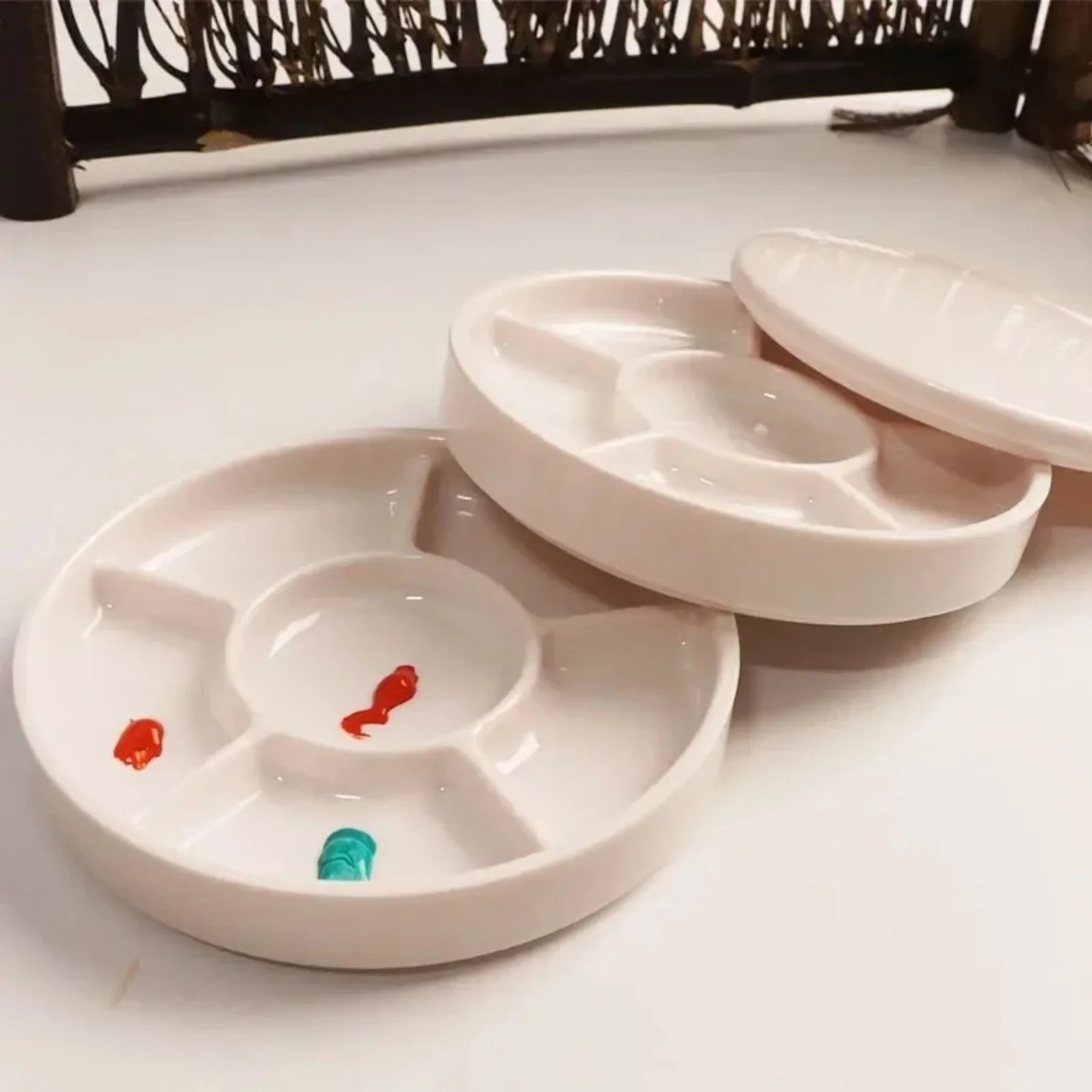 Imitation Porcelain Round Palette with Lid Acrylic Watercolor Painting Multifunctional White Paint Tray Artist Supplies - Sun Studio