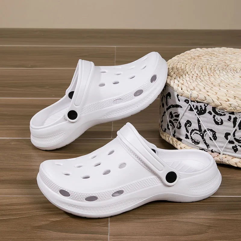 2026Été Hommes Sabots Sandales Pantoufles de Loisirs Hommes et Femmes Sandales de Plage Chaussures de Jardin Maison Sandales d'Extérieur Grandes Tailles 46 47 48