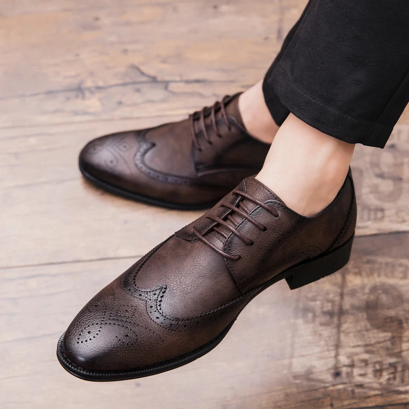 Lace-up casual leather shoes Men's wedding carved Brogues men's formal business pointed shoes Groom's leather shoes - Sun Studio