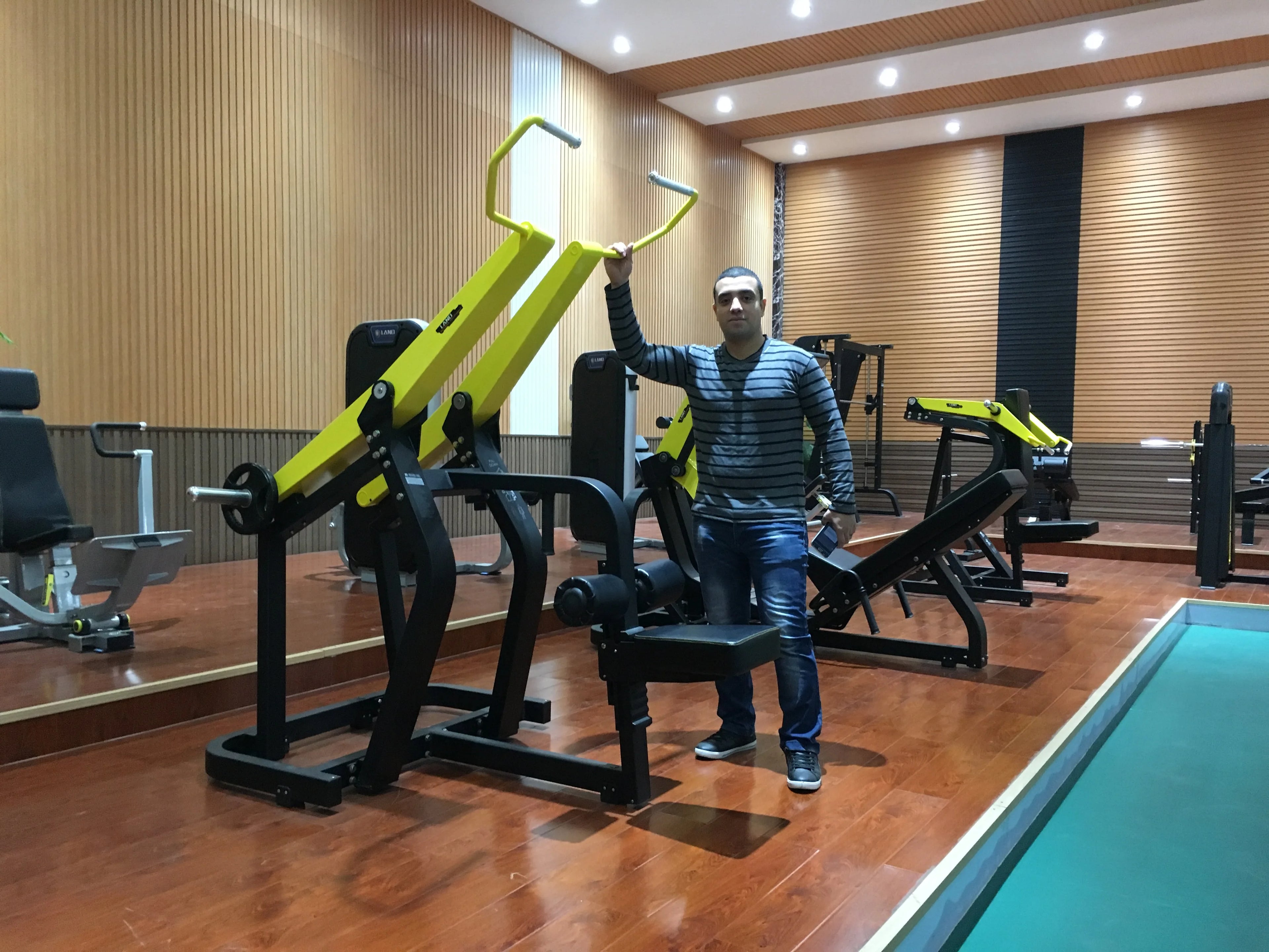Land Commercial Gym Machine Plate Loaded Gym Equipment Lat Pulldown Machine - Sun Studio