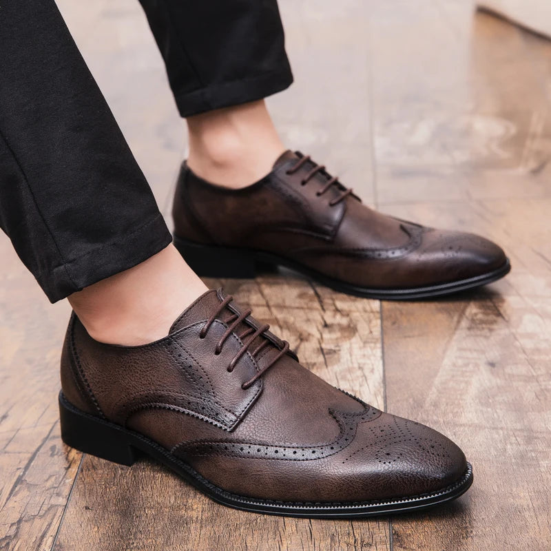 Lace-up casual leather shoes Men's wedding carved Brogues men's formal business pointed shoes Groom's leather shoes - Sun Studio