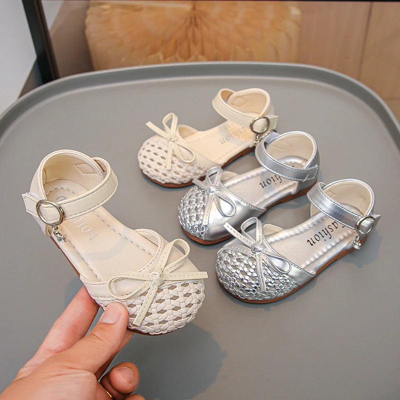 Summer Girl Causal Sandals 2026 New Bowknot Kids Solid Color Woven Sandals Hollow-out Simple Children Sweet School Flat Sandals - Sun Studio