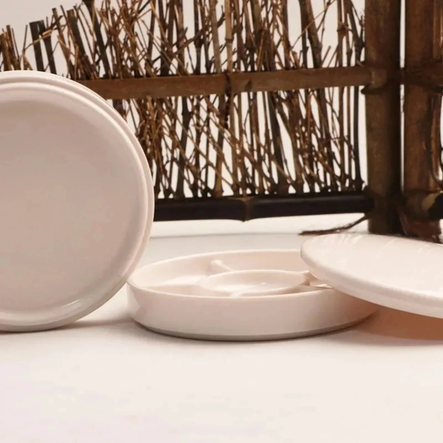 Imitation Porcelain Round Palette with Lid Acrylic Watercolor Painting Multifunctional White Paint Tray Artist Supplies - Sun Studio
